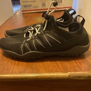 Massage therapy shoes